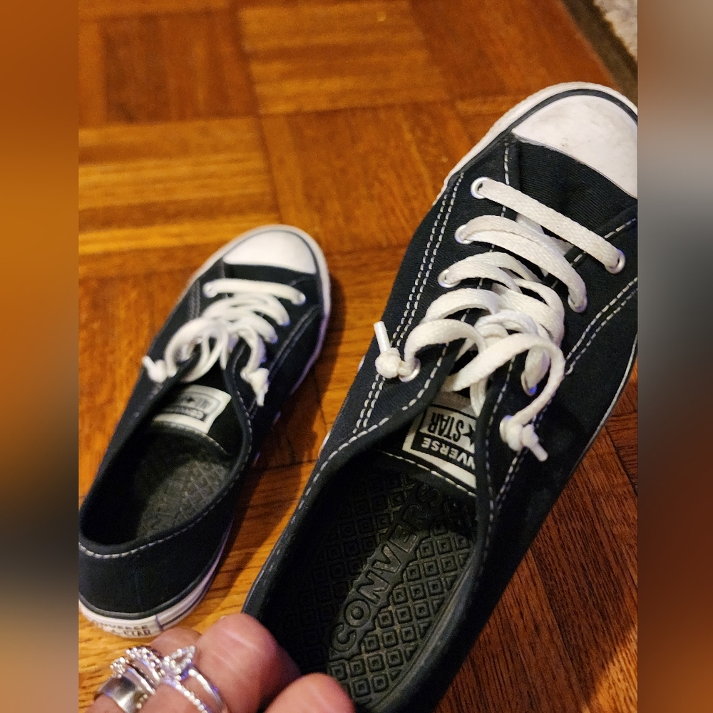 Women's dainty converse size 5.5